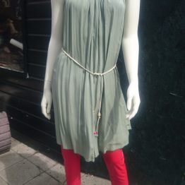 tuniek sandra Tuniek Sandra in het leger groen voor de warme dagen