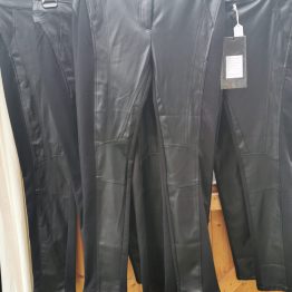 Zwarte dames broek met nappa Zwarte dames broek met nappa