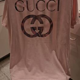 Een grappig T-Shirt met mooie letters Een grappig T-Shirt met mooie letters