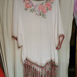 Ibiza tuniek met mooie bloemen hals