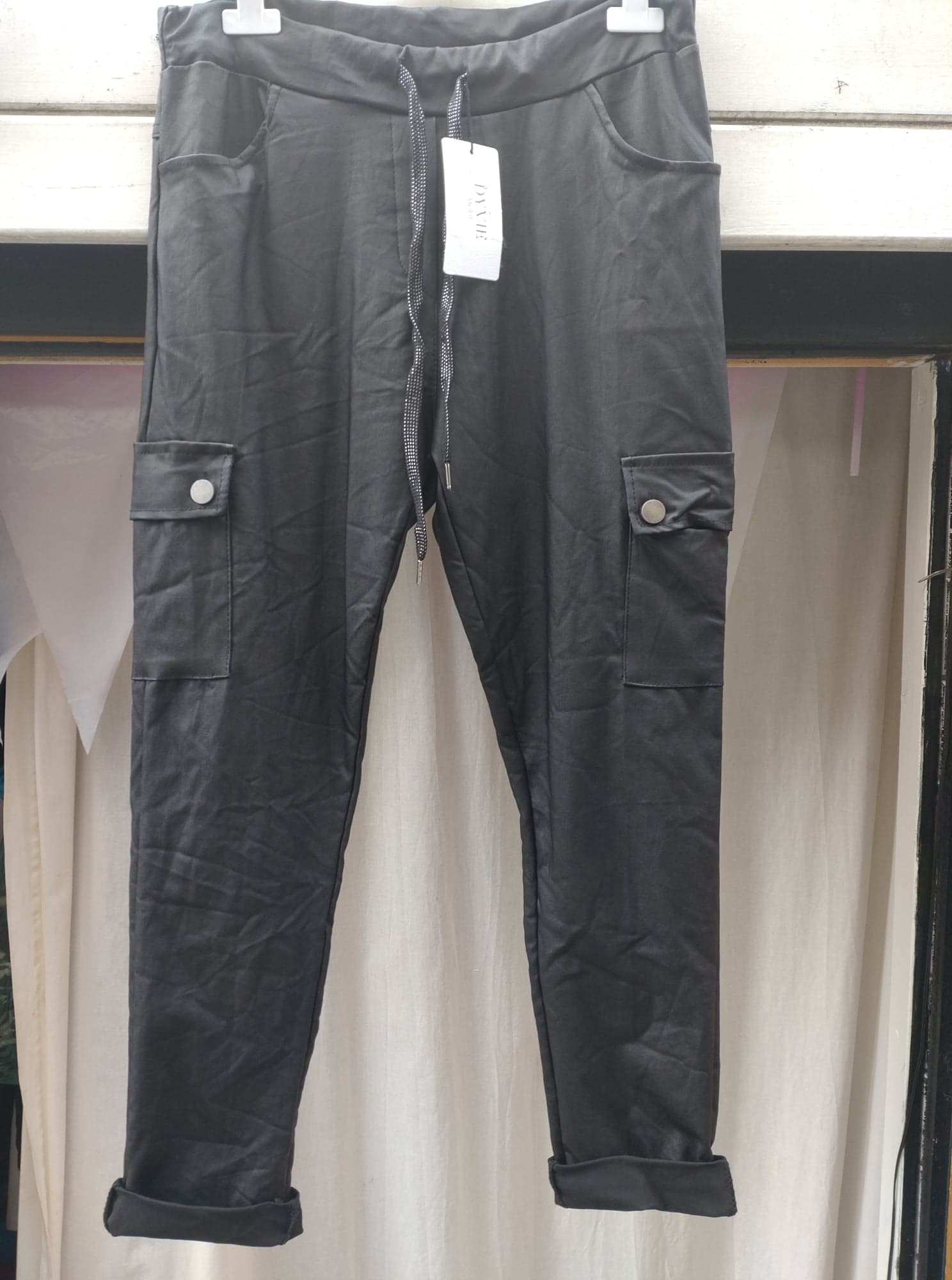 zwarte broek davie mode .